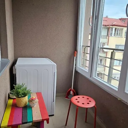 Urbannest Apartment